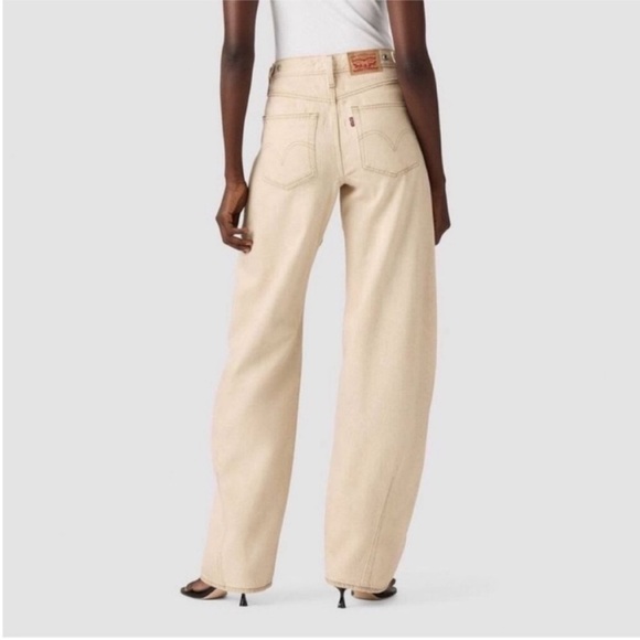 Levi's Women's Cinch Barrel Jeans - Picture 2 of 12